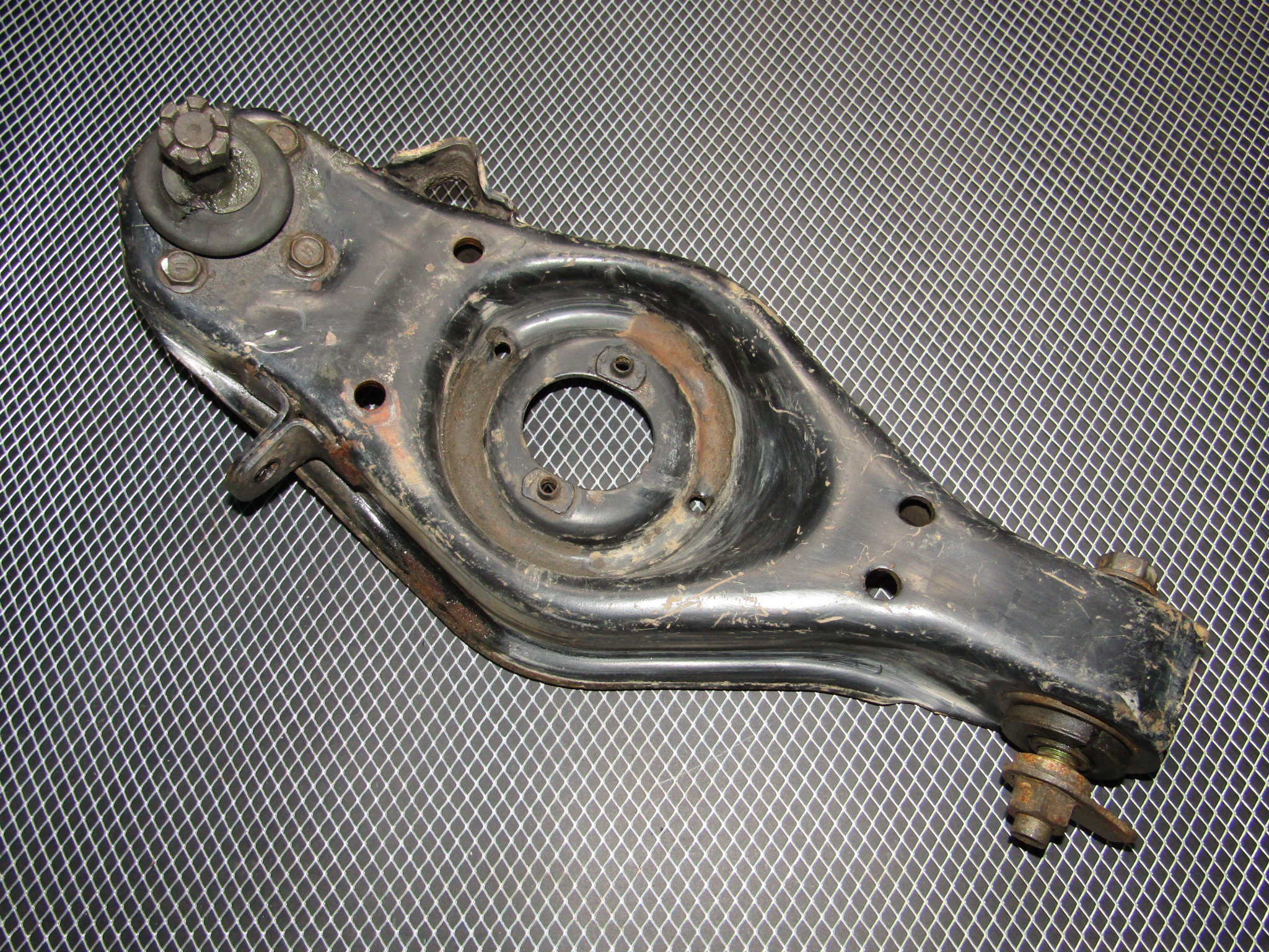 1991年丰田皇冠 oem 前右下控制臂摆臂